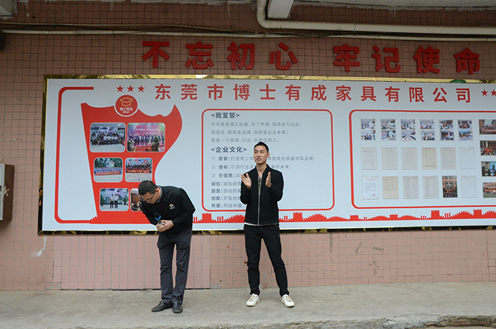 好色先生下载安装廠部負責人王曉東和張玉元上台發言