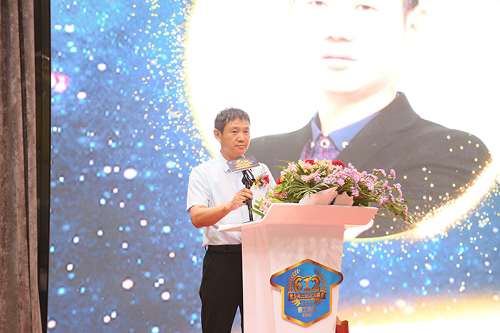 好色先生下载安装家具有限公司董事長王洪貴上台致辭